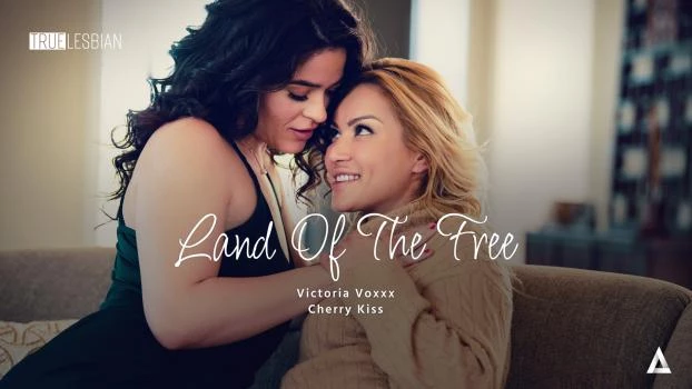 Land Of The Free - Victoria Voxxx, Cherry Kiss (She Seduced Me, Big Natural Tits) [2024 | FullHD]